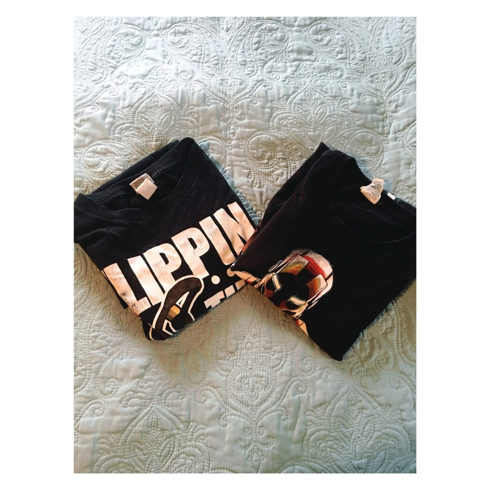 2 men’s shirts sold together